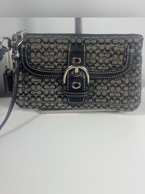 Vintage Coach Soho Signature Jacquard  Wristlet